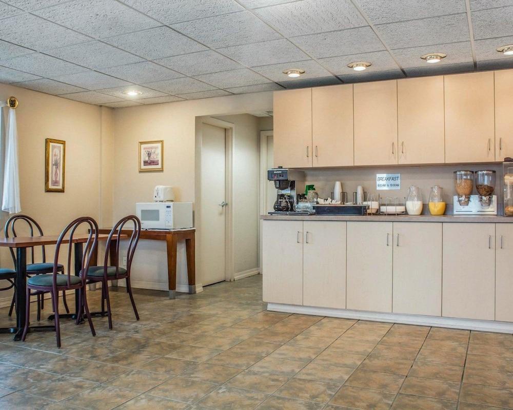 Econo Lodge Dewitt I-90 Екстер'єр фото