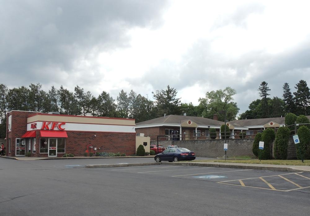 Econo Lodge Dewitt I-90 Екстер'єр фото