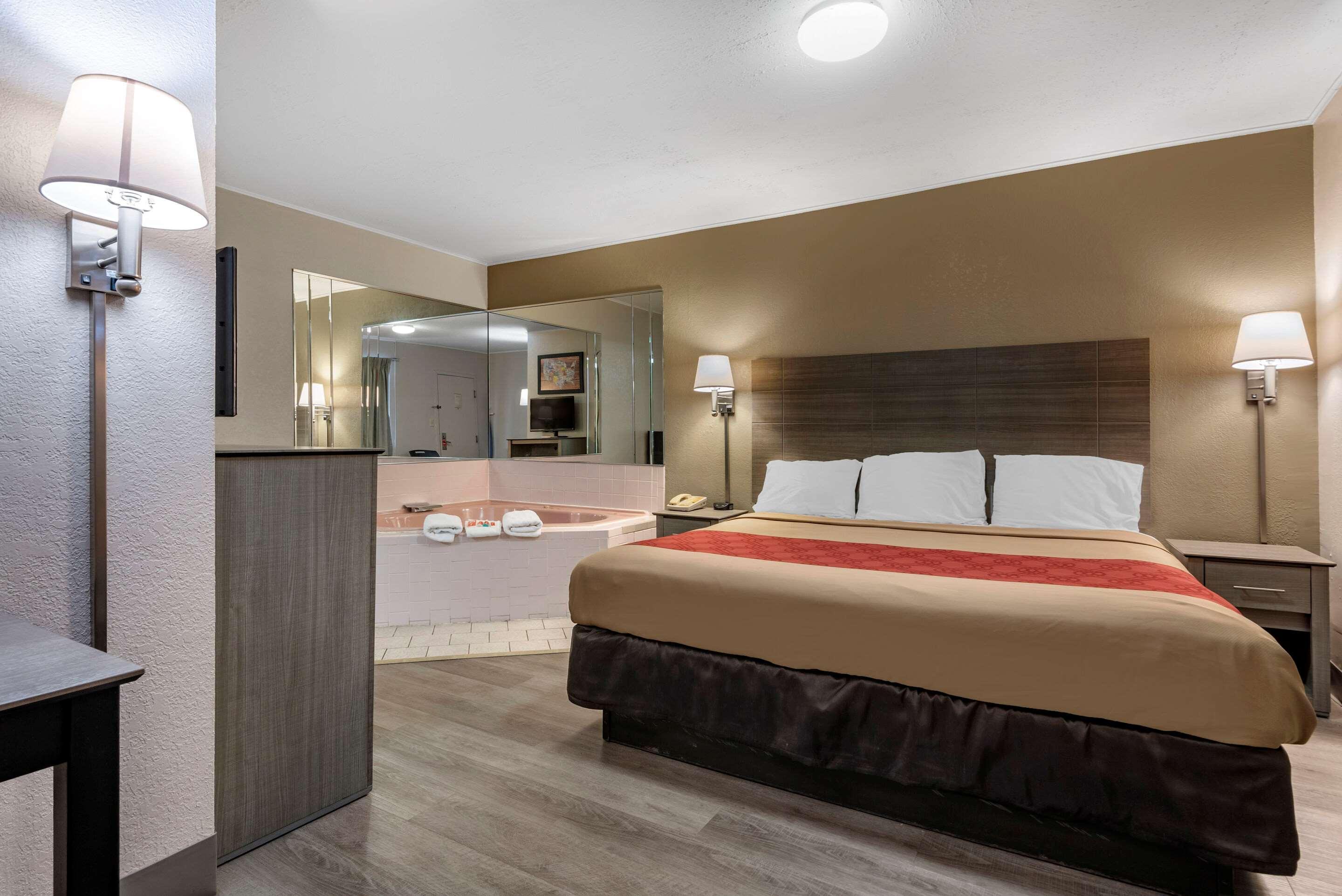 Econo Lodge Dewitt I-90 Екстер'єр фото